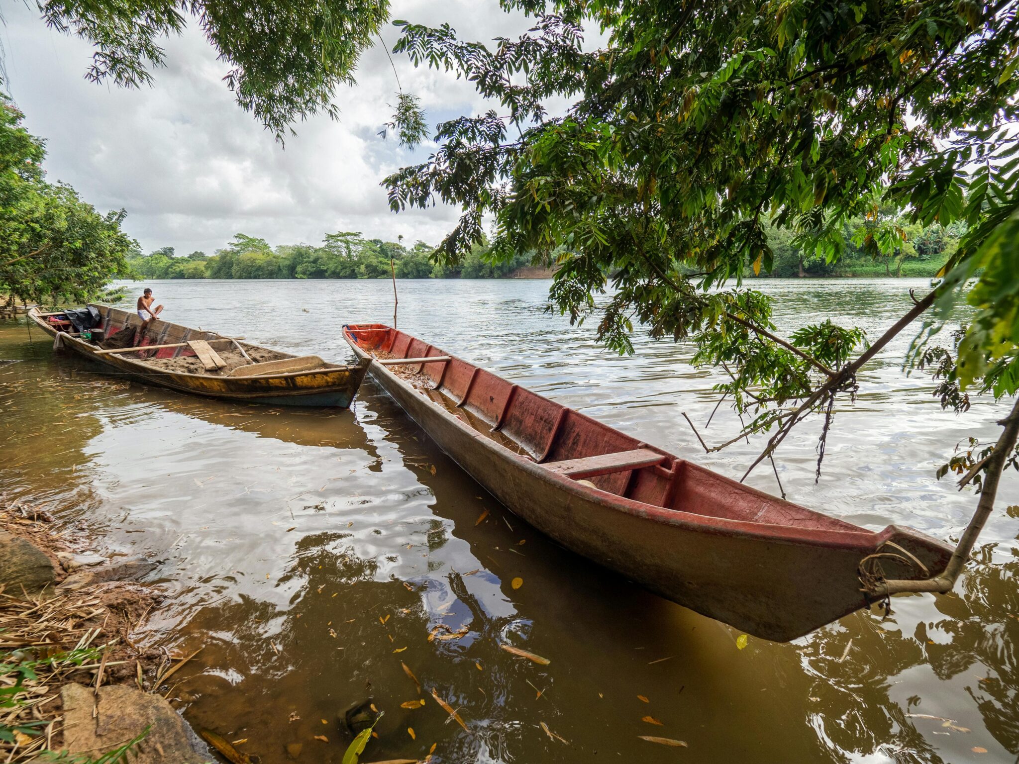 naviguer fleuve amazon pirogue
