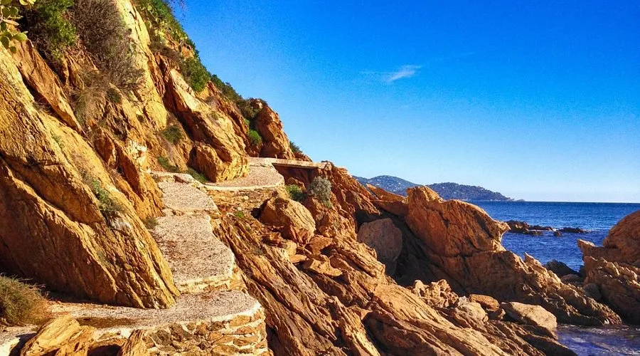 Sentier du Littoral Lavendou Randonnée Provence Alpes Cote d'Azur