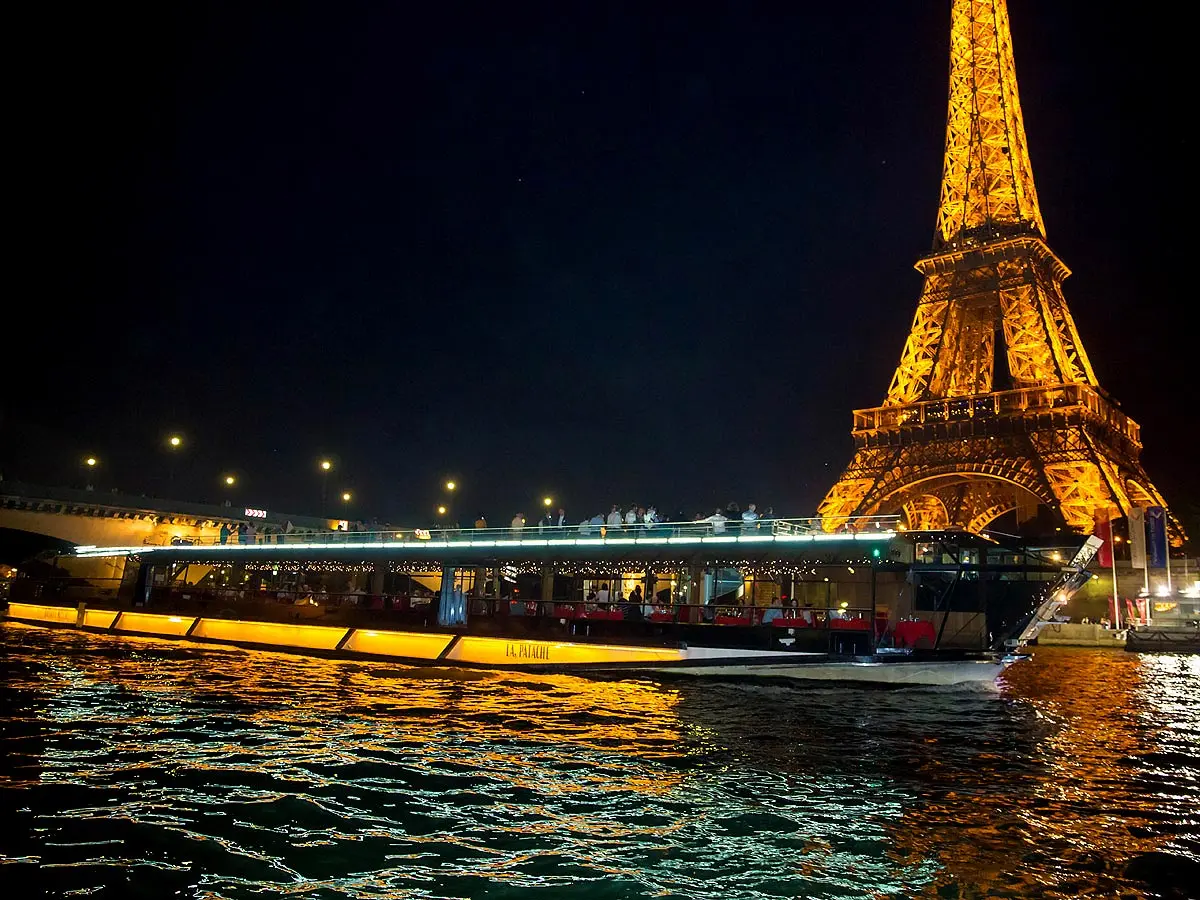 billet-croisiere-nocturne-le-long-de-la-seine